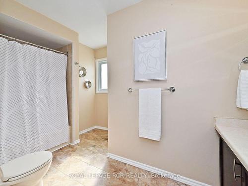 74 Old Yonge St, Aurora, ON - Indoor Photo Showing Bathroom