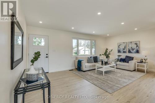 Main Level Family Room - 32 Clark Street, Strathroy-Caradoc (Melbourne), ON - Indoor Photo Showing Living Room