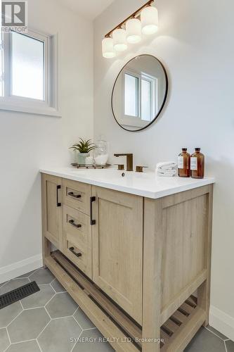 32 Clark Street, Strathroy-Caradoc (Melbourne), ON - Indoor Photo Showing Bathroom