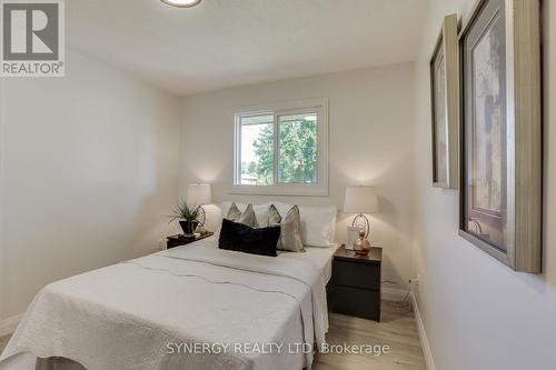 32 Clark Street, Strathroy-Caradoc (Melbourne), ON - Indoor Photo Showing Bedroom