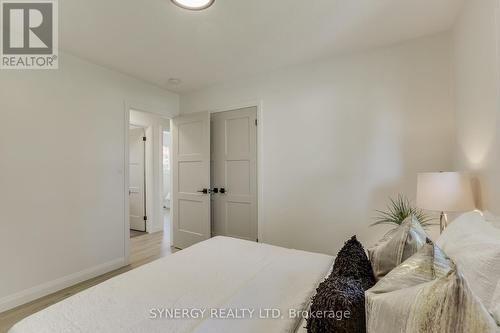 32 Clark Street, Strathroy-Caradoc (Melbourne), ON - Indoor Photo Showing Bedroom