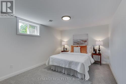 32 Clark Street, Strathroy-Caradoc (Melbourne), ON - Indoor Photo Showing Bedroom