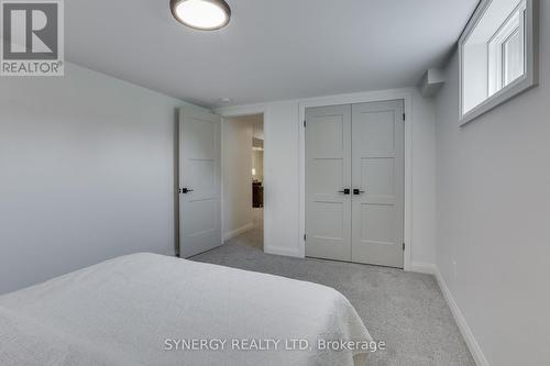 32 Clark Street, Strathroy-Caradoc (Melbourne), ON - Indoor Photo Showing Bedroom