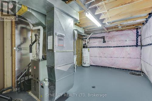 Utility Room - 32 Clark Street, Strathroy-Caradoc (Melbourne), ON - Indoor Photo Showing Garage