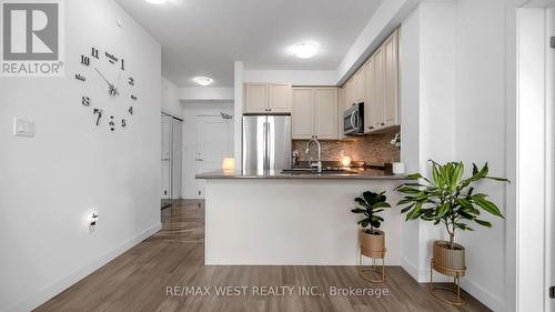 131 - 101 Shoreview Place, Hamilton, ON - Indoor Photo Showing Kitchen