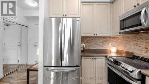 131 - 101 Shoreview Place, Hamilton, ON - Indoor Photo Showing Kitchen