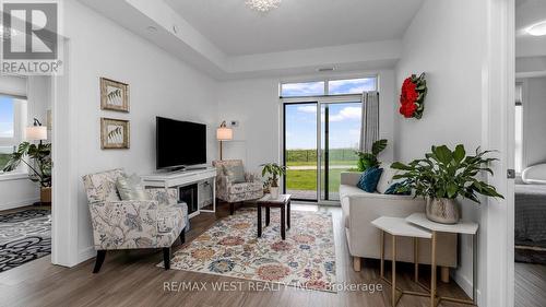 131 - 101 Shoreview Place, Hamilton, ON - Indoor Photo Showing Living Room