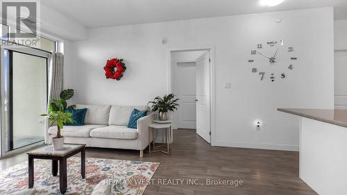 131 - 101 Shoreview Place, Hamilton, ON - Indoor Photo Showing Living Room