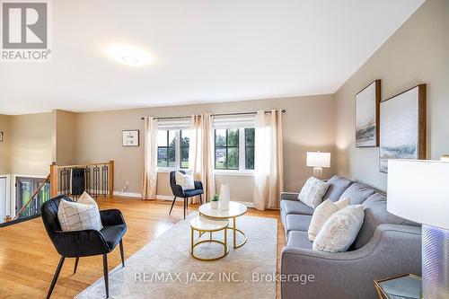 23 Bayview Drive, Greater Napanee, ON - Indoor Photo Showing Living Room