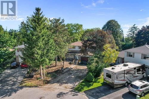 135 Marla Court, Richmond Hill, ON - Outdoor