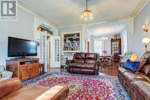 219 Second Street, Whitchurch-Stouffville, ON - Indoor Photo Showing Living Room