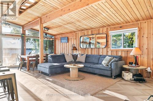 7406 Glen Ellen Drive, Ramara, ON - Indoor Photo Showing Living Room