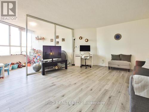 806 - 3700 Kaneff Crescent, Mississauga, ON - Indoor Photo Showing Living Room