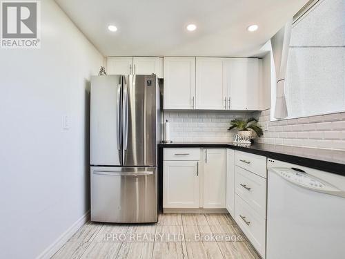 806 - 3700 Kaneff Crescent, Mississauga, ON - Indoor Photo Showing Kitchen