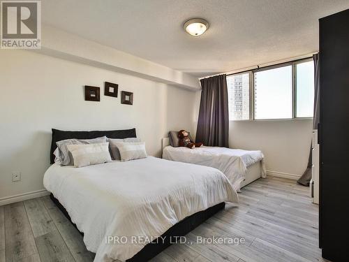 806 - 3700 Kaneff Crescent, Mississauga, ON - Indoor Photo Showing Bedroom