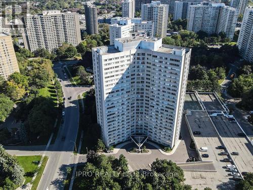 806 - 3700 Kaneff Crescent, Mississauga, ON - Outdoor