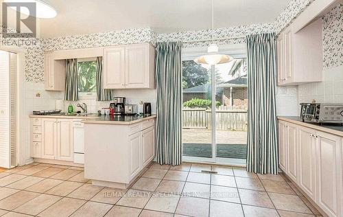 1697 Missenden Crescent, Mississauga, ON - Indoor Photo Showing Kitchen