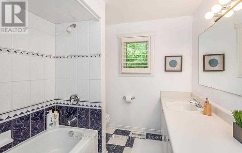 1697 Missenden Crescent, Mississauga, ON - Indoor Photo Showing Bathroom