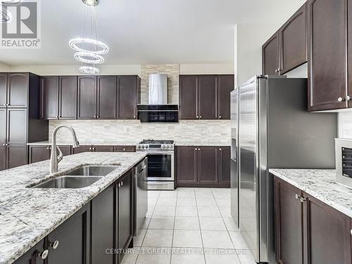 499 Dougall Avenue, Caledon, ON - Indoor Photo Showing Kitchen With Double Sink With Upgraded Kitchen