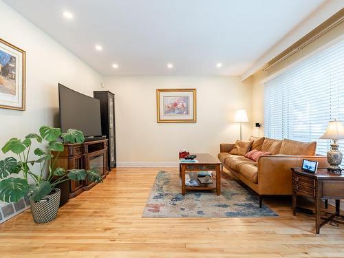 Living room - 3480 Ch. De La Côte-De-Liesse, Mont-Royal, QC - Indoor Photo Showing Living Room