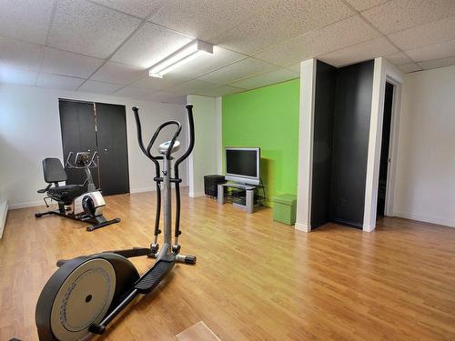 Family room - 5 Place Labelle, Rouyn-Noranda, QC - Indoor Photo Showing Gym Room