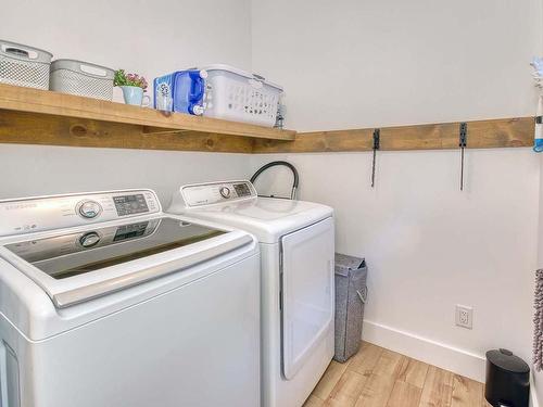 Salle de lavage - 138 Ch. Des Aigles, Nominingue, QC - Indoor Photo Showing Laundry Room