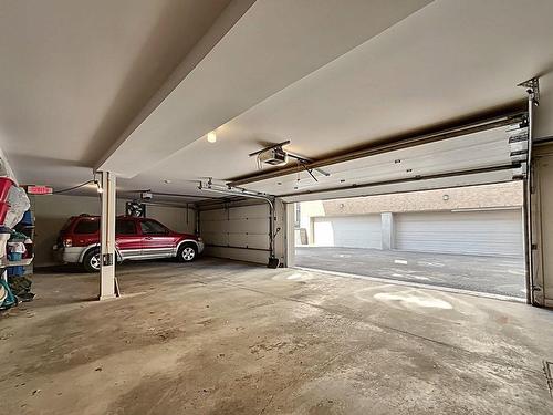 Garage - 301-16245 Rue Eugénie-Tessier, Montréal (Rivière-Des-Prairies/Pointe-Aux-Trembles), QC - Indoor Photo Showing Garage