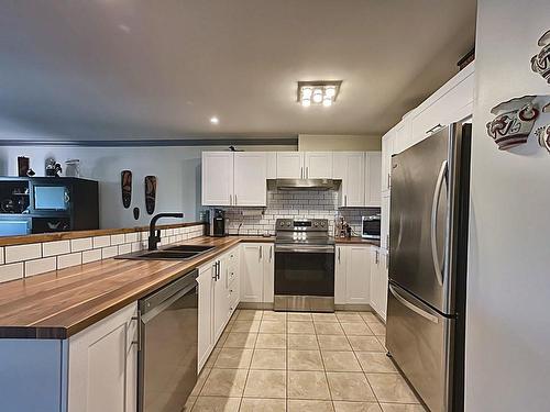 Cuisine - 301-16245 Rue Eugénie-Tessier, Montréal (Rivière-Des-Prairies/Pointe-Aux-Trembles), QC - Indoor Photo Showing Kitchen With Double Sink