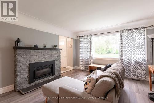 67 Broadway Avenue, London, ON - Indoor Photo Showing Living Room With Fireplace