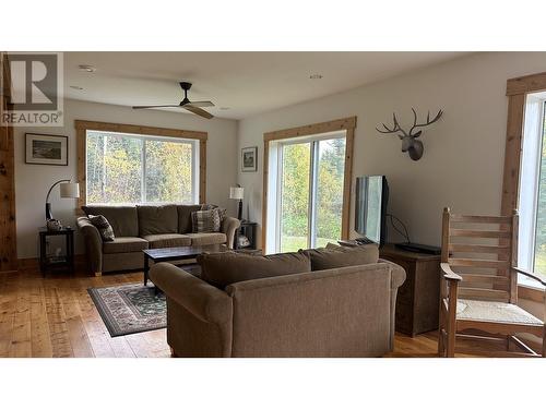 37729 Upper Fraser Road, Prince George, BC - Indoor Photo Showing Living Room