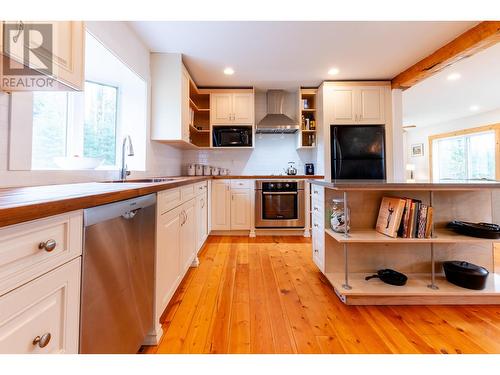 37729 Upper Fraser Road, Prince George, BC - Indoor Photo Showing Kitchen