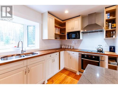 37729 Upper Fraser Road, Prince George, BC - Indoor Photo Showing Kitchen With Double Sink