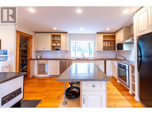 37729 Upper Fraser Road, Prince George, BC - Indoor Photo Showing Kitchen