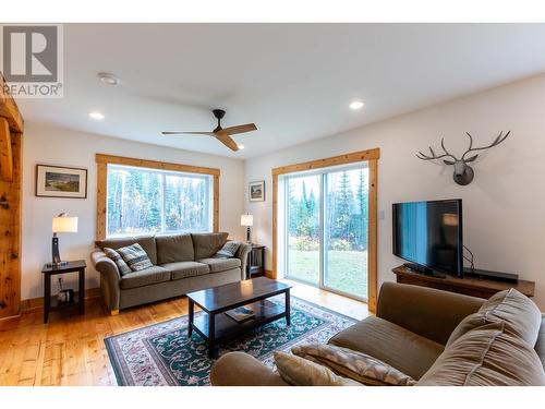 37729 Upper Fraser Road, Prince George, BC - Indoor Photo Showing Living Room