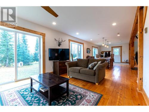 37729 Upper Fraser Road, Prince George, BC - Indoor Photo Showing Living Room