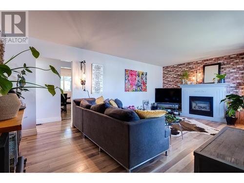 495 Donhauser Road, Kelowna, BC - Indoor Photo Showing Living Room With Fireplace