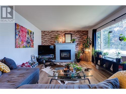 495 Donhauser Road, Kelowna, BC - Indoor Photo Showing Living Room With Fireplace