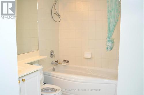 1001 - 55 Strathaven Drive, Mississauga, ON - Indoor Photo Showing Bathroom