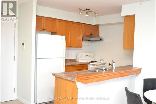 1001 - 55 Strathaven Drive, Mississauga, ON - Indoor Photo Showing Kitchen