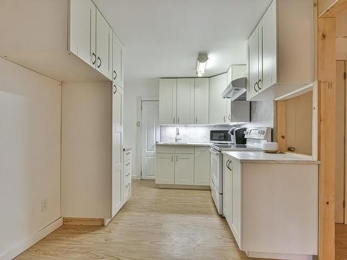 Bachelor - 2659  - 2661 Ch. Du Village, Saint-Adolphe-D'Howard, QC - Indoor Photo Showing Kitchen