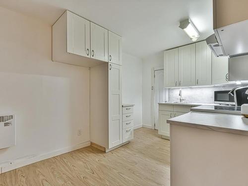 Bachelor - 2659  - 2661 Ch. Du Village, Saint-Adolphe-D'Howard, QC - Indoor Photo Showing Kitchen