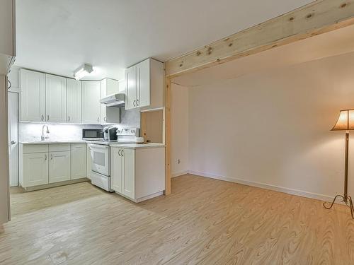 Bachelor - 2659  - 2661 Ch. Du Village, Saint-Adolphe-D'Howard, QC - Indoor Photo Showing Kitchen