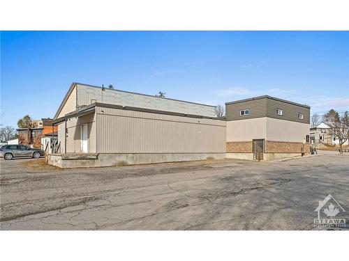 433 Donald B Munro Drive, Carp, ON 