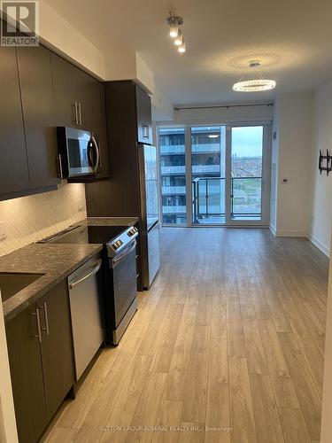 1406 - 95 Oneida Crescent, Richmond Hill, ON - Indoor Photo Showing Kitchen