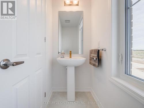 51 - 1317 Leriche Way, Milton, ON - Indoor Photo Showing Bathroom