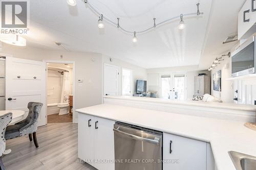 204 - 2010 Cleaver Avenue, Burlington, ON - Indoor Photo Showing Kitchen