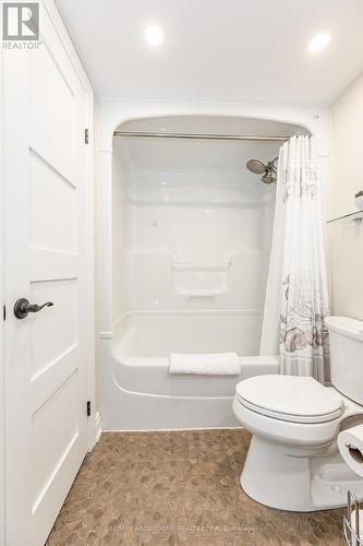 204 - 2010 Cleaver Avenue, Burlington, ON - Indoor Photo Showing Bathroom