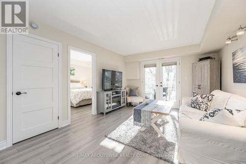 204 - 2010 Cleaver Avenue, Burlington, ON - Indoor Photo Showing Living Room