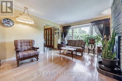 973 Sierra Boulevard, Mississauga, ON - Indoor Photo Showing Living Room