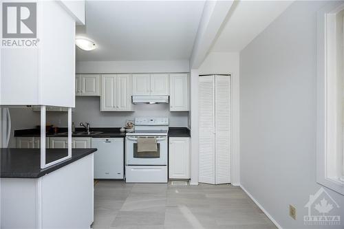 26 Peary Way, Ottawa, ON - Indoor Photo Showing Kitchen